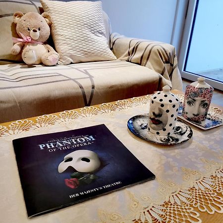 Homestay Room With Stunning Thames River View Лондон Екстер'єр фото