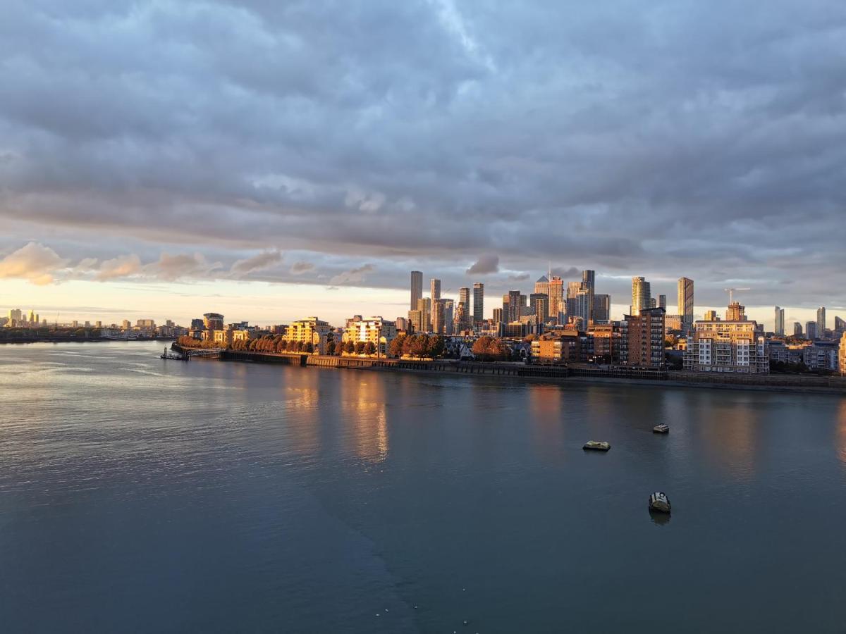 Homestay Room With Stunning Thames River View Лондон Екстер'єр фото