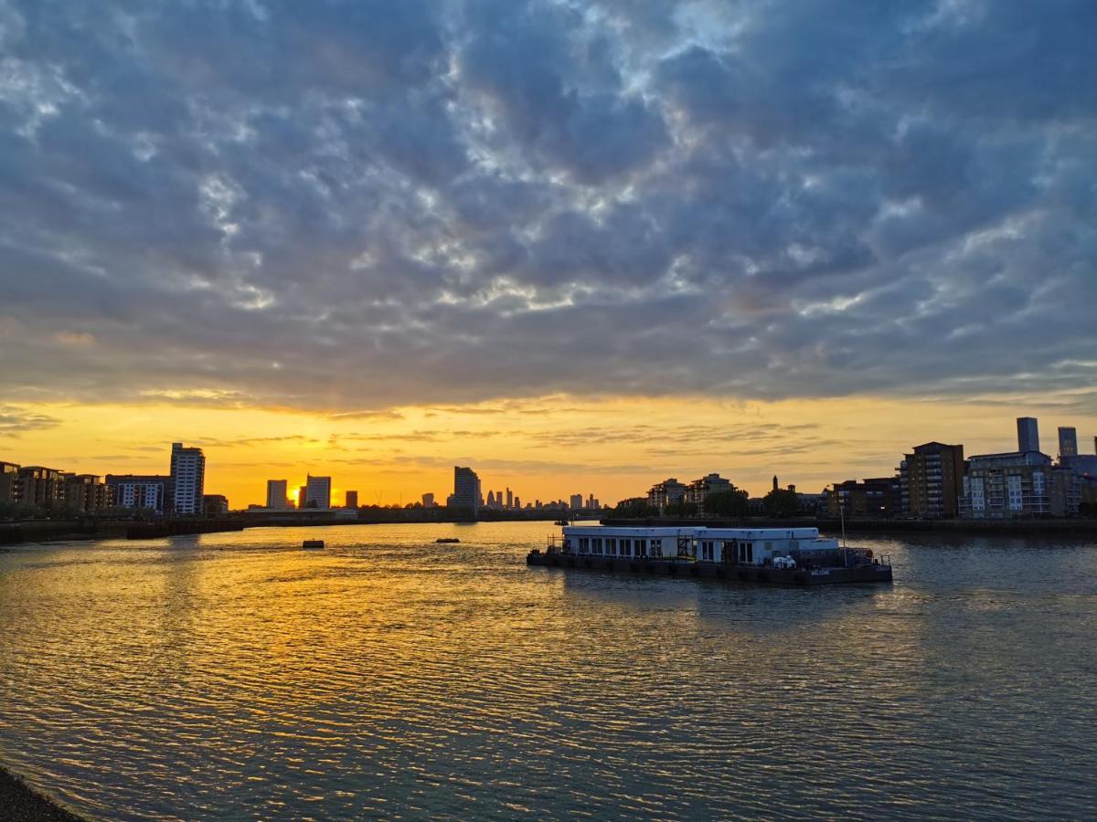 Homestay Room With Stunning Thames River View Лондон Екстер'єр фото