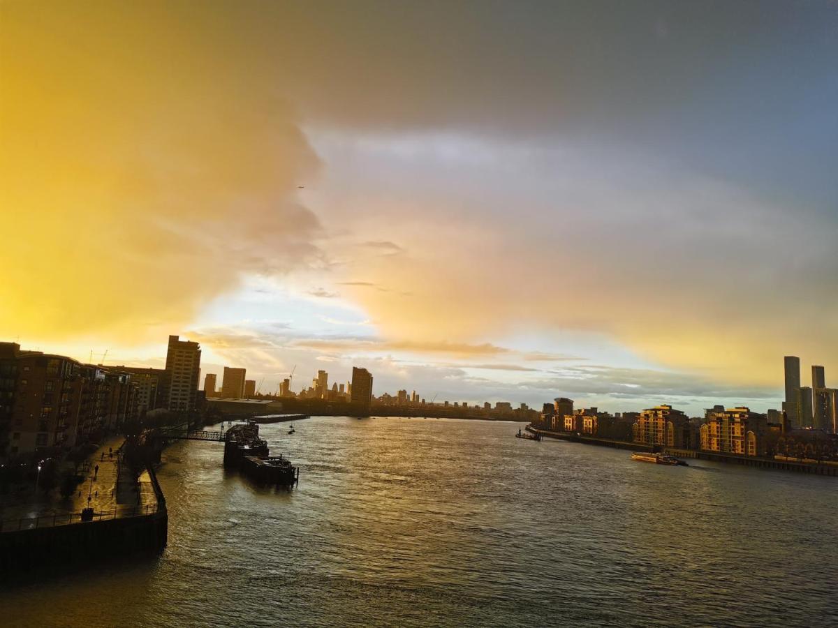 Homestay Room With Stunning Thames River View Лондон Екстер'єр фото