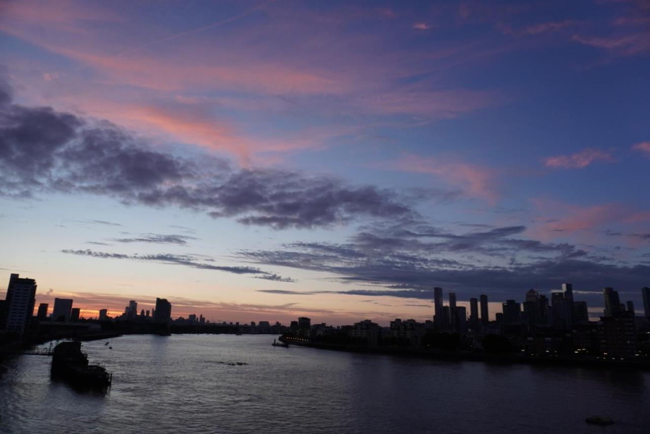 Homestay Room With Stunning Thames River View Лондон Екстер'єр фото