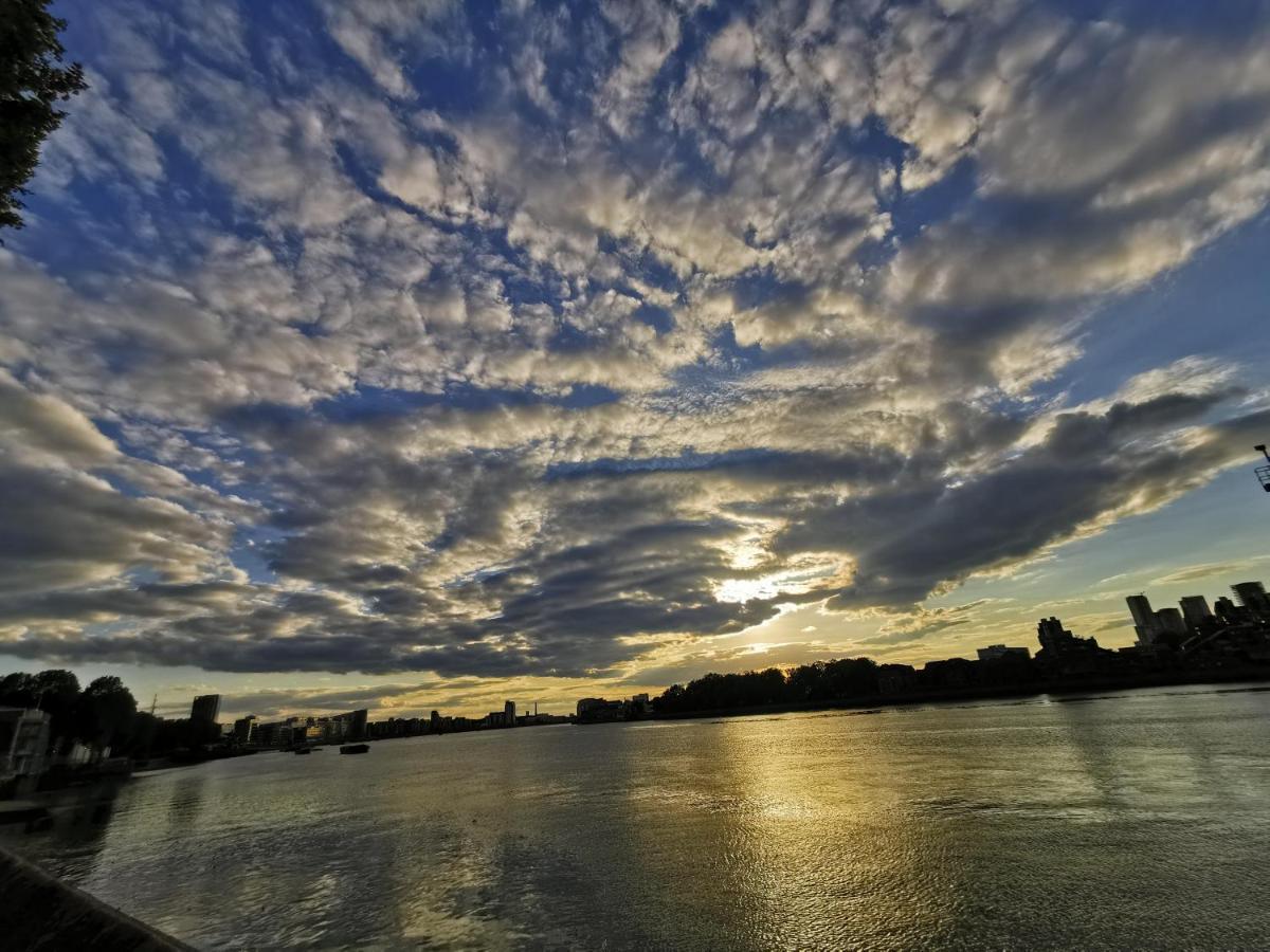 Homestay Room With Stunning Thames River View Лондон Екстер'єр фото